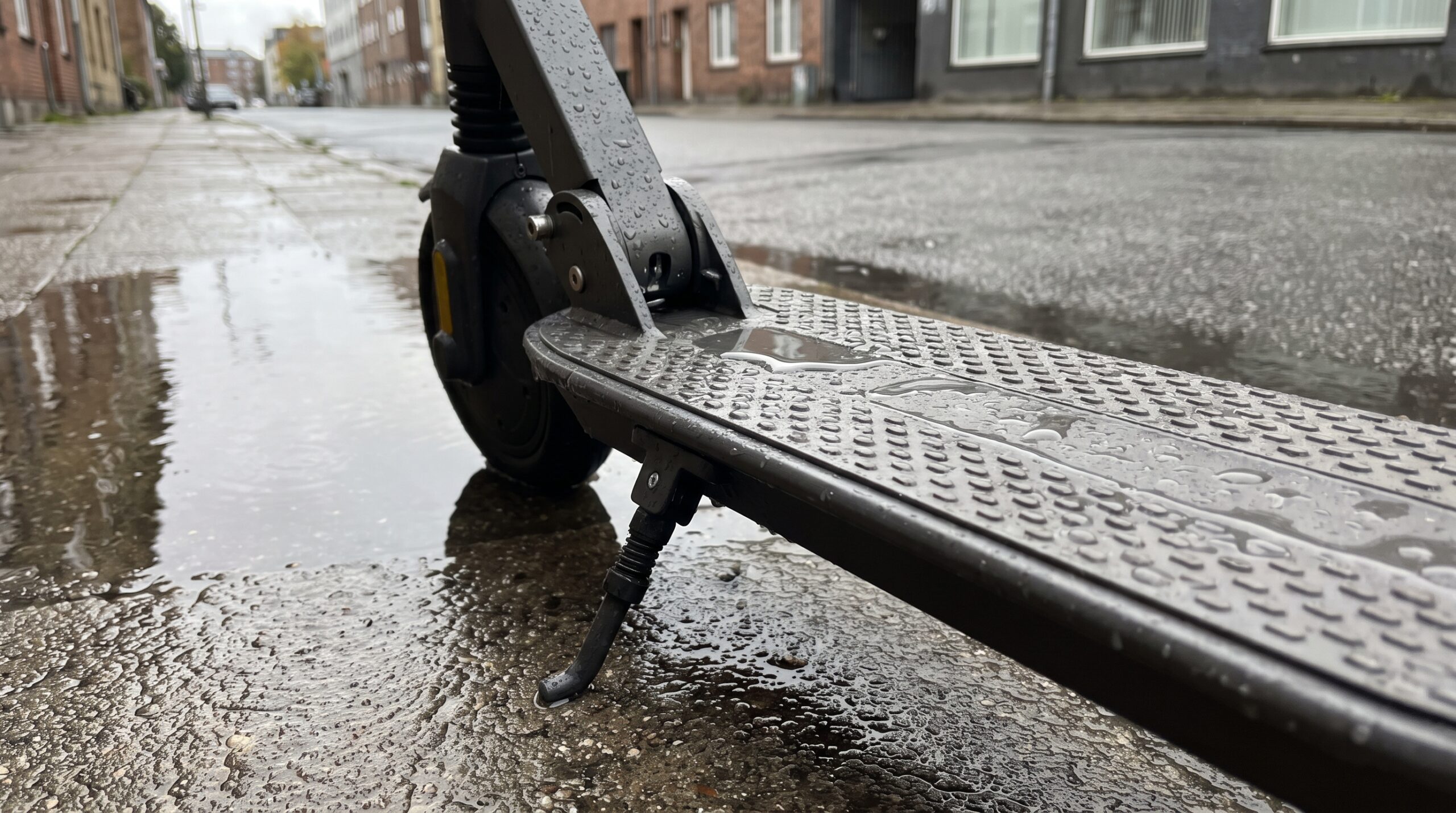 Why Your Electric Scooter Shuts Off While Riding: Causes & Fixes