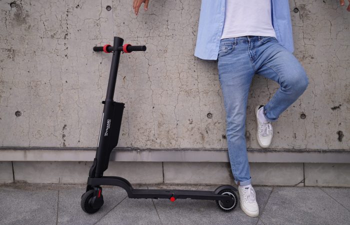 Advantages and Disadvantages to Buying an Electric Scooter