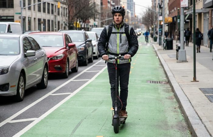 How to Ride an Electric Scooter Safely in City Traffic